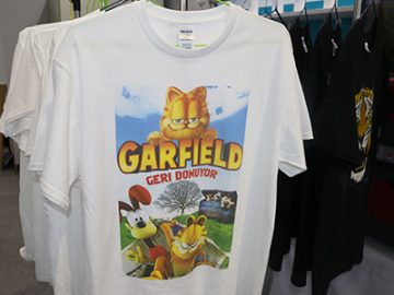 Prikaz na bijeloj majici